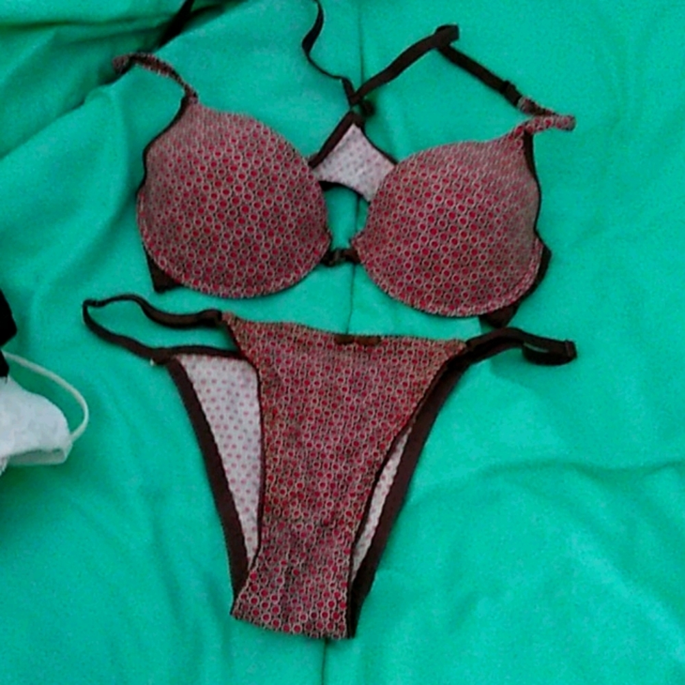 Bras/not worn but no tags